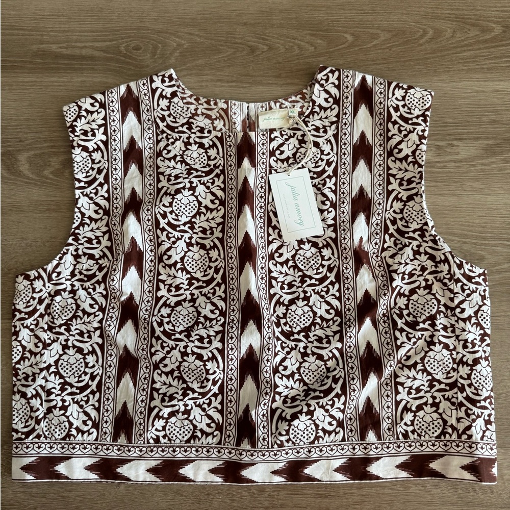 Chic Brown and White Slim Shell Top